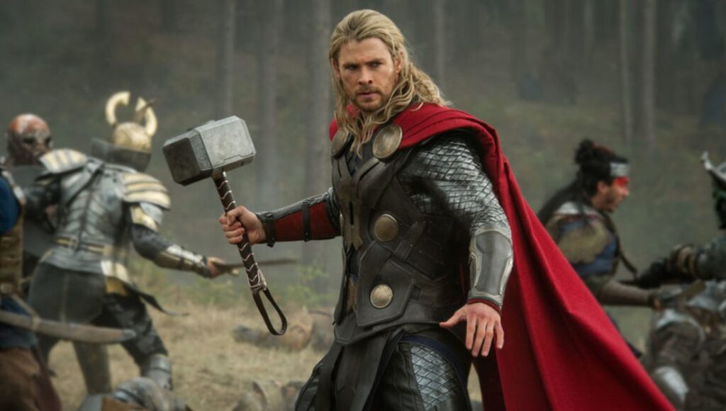 Chris Hemsworth apareceu em Star Trek de 2009 antes de se tornar Thor no Universo Cinematográfico da Marvel