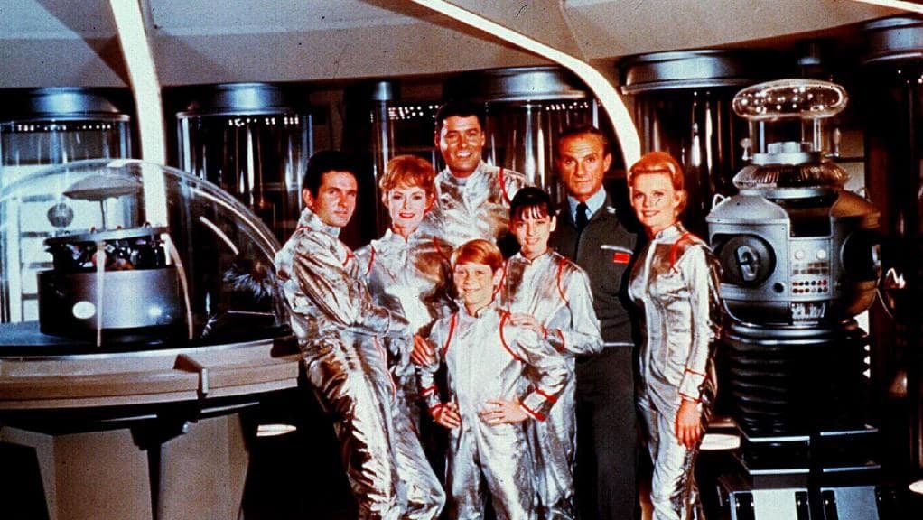 Perdidos no Espaço (Lost in Space) é uma série de televisão americana de ficção científica, um reboot da série homônima de 1965
