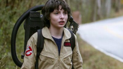 Mike Wheeler, veste o uniforme dos Caça-Fantasmas em Stranger Things