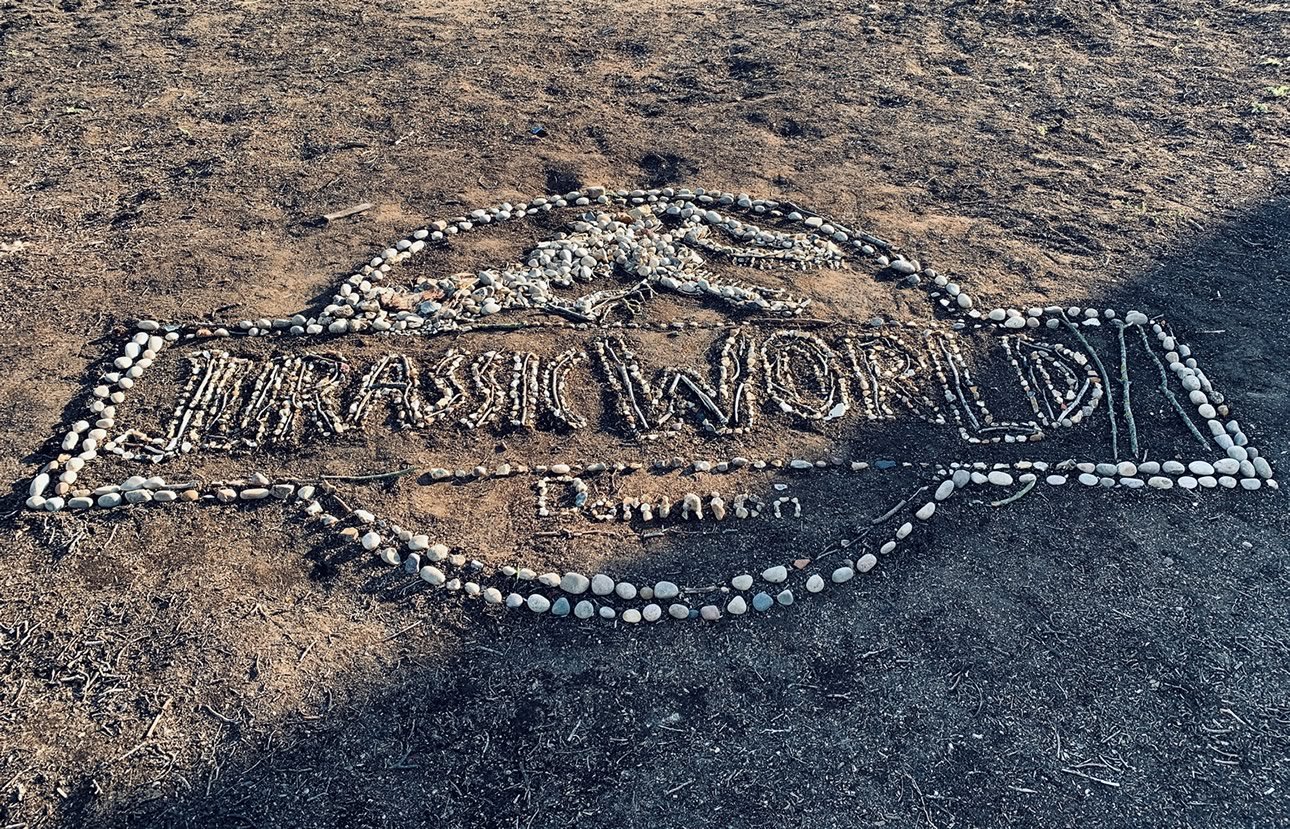 Jurassic World Dominion | Colin Trevorrow compartilha foto comemorando o fim das gravações