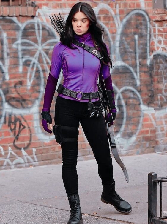 Hawkeye | Imagens de Hailee Steinfeld como Kate Bishop relacionadas aos quadrinhos