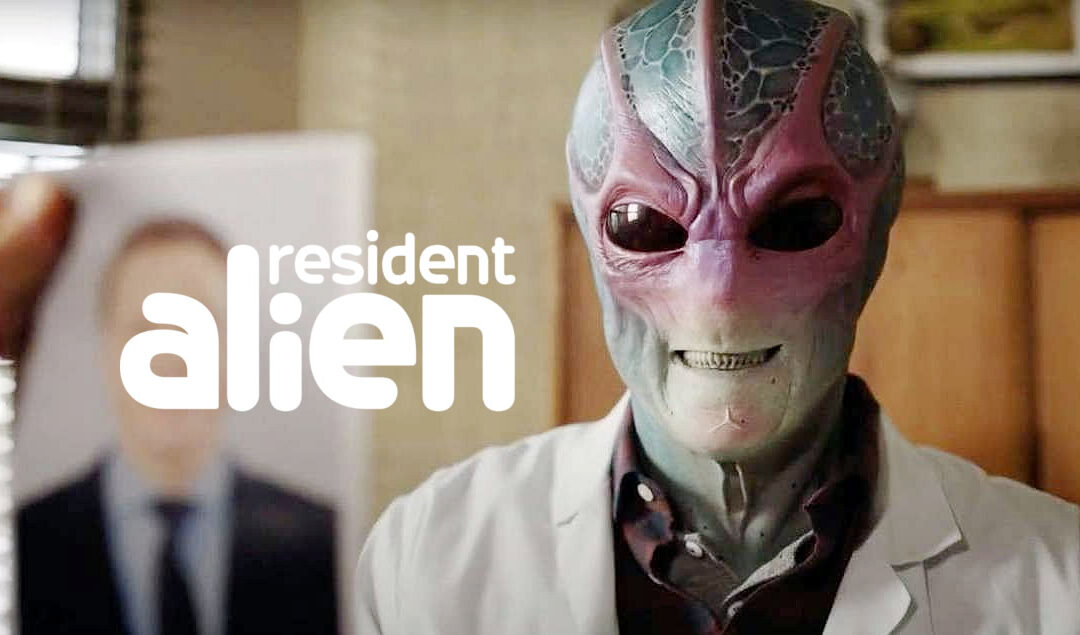 Resident Alien: Canal Syfy renova série com Alan Tudyk para segunda temporada