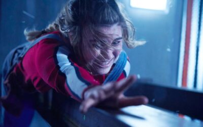 Ascendant | Terror de ficção científica onde uma mulher presa em elevador descobre poderes especiais