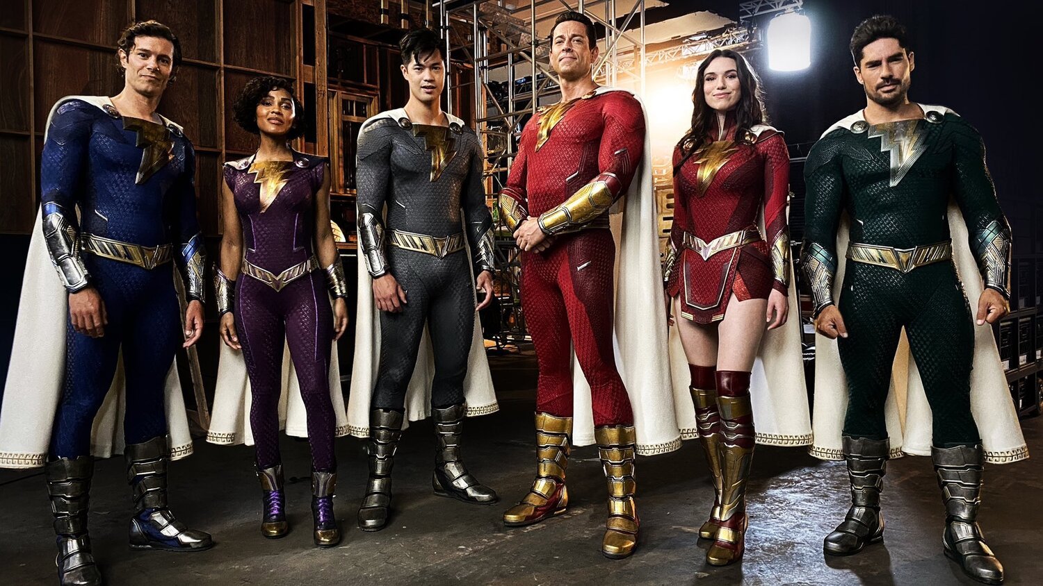 Shazam! Fúria dos Deuses | O diretor David F. Sandberg divulgou os uniformes da família Shazam