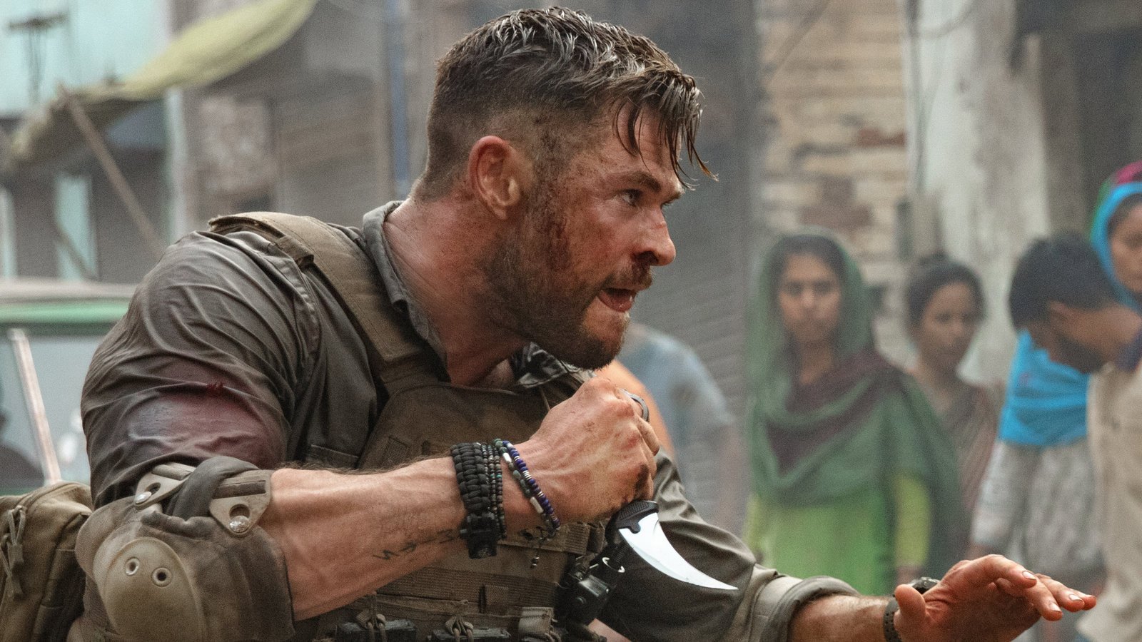 Resgate 2 | Chris Hemsworth reprisando seu papel como Tyler Raket na sequência na Netflix