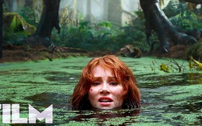 Jurassic World: Domínio | Bryce Dallas sendo caçada por um dinossauro em imagem da Total Film