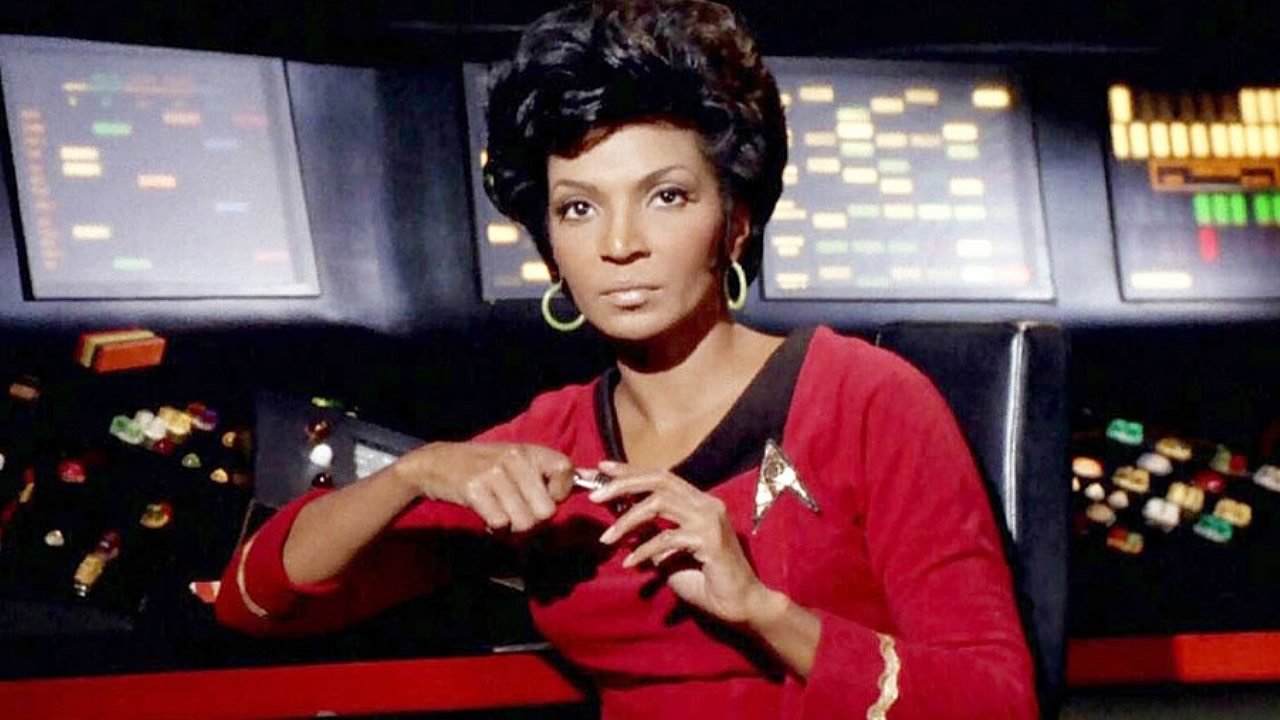 STAR TREK Série Clássica | Nichelle Nichols, a Nyota Uhura da tripulação da Enterprise, faleceu aos 89 anos
