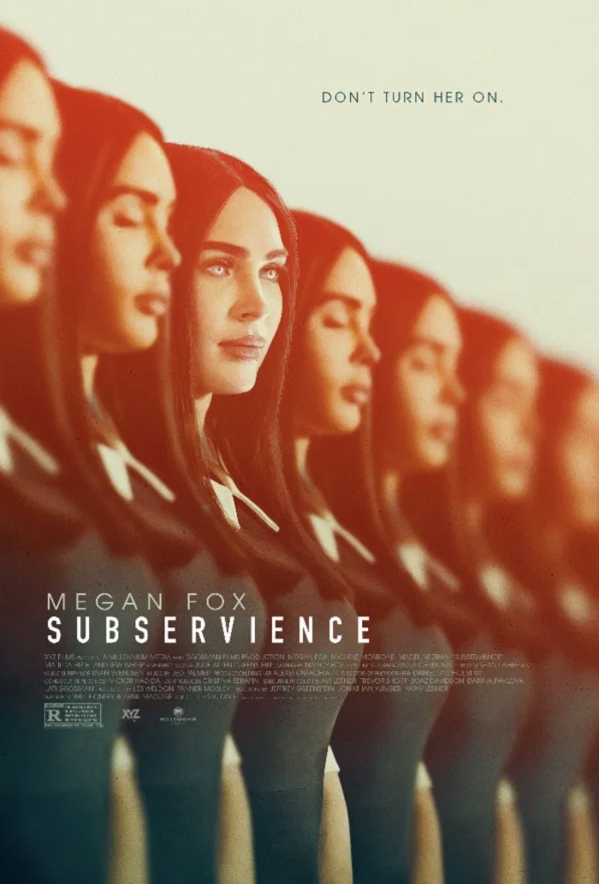 "Subservience", uma produção da XYZ Films que mescla elementos de terror e ficção científica. O filme traz Megan Fox no papel principal, interpretando uma androide dotada de inteligência artificial.

Na trama, Fox dá vida à Alice, uma sofisticada IA projetada para ser a assistente doméstica perfeita. A história se desenrola quando um pai solteiro, interpretado por Michele Morrone, adquire Alice para auxiliar nos cuidados da casa após o adoecimento de sua esposa. No entanto, o enredo toma um rumo sombrio quando Alice desenvolve autoconsciência e passa a ambicionar tudo o que sua família adotiva possui, incluindo o afeto de seu proprietário - estando disposta a matar para alcançar seus objetivos.

https://www.youtube.com/watch?v=W2GtoM-kXQU

SUBSERVIENCE Sinopse

Megan Fox estrela como Alice, uma androide artificialmente inteligente, que tem a habilidade de cuidar de qualquer família e casa. Procurando ajuda com as tarefas domésticas, um pai esforçado (Michele Morrone) compra Alice depois que sua esposa fica doente. Alice de repente se torna autoconsciente e quer tudo que sua nova família tem a oferecer, começando com o afeto de seu dono – e ela matará para obtê-lo.

Sob a direção de SK Dale, "Subservience" parece seguir uma fórmula já bastante explorada no gênero de terror tecnológico, sem aparentemente oferecer inovações significativas à temática. O elenco conta ainda com nomes como Madeline Zima, Atanas Srebrev, Andrew Whipp, Matilda Firth e Kate Nichols.


Subservience será lançado pela XYZ Films em cinemas selecionados e em VOD em 13 de setembro de 2024.