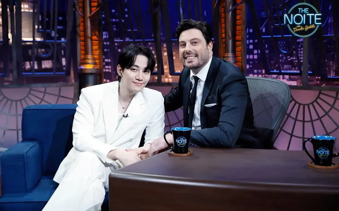 Lee Junho no The Noite com Danilo Gentili no SBT dia 10 de março de 2025