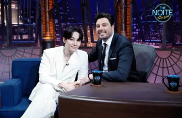 Lee Junho no The Noite com Danilo Gentili no SBT dia 10 de março de 2025