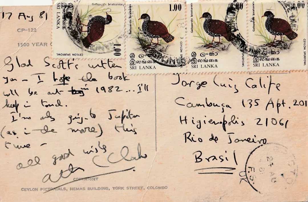 Em 1979 Calife enviou um resumo de 2010 em uma carta para o autor de 2001, Arthur C.Clarke Em 1979 Calife enviou um resumo de 2010 em uma carta para o autor de 2001, Arthur C.Clarke