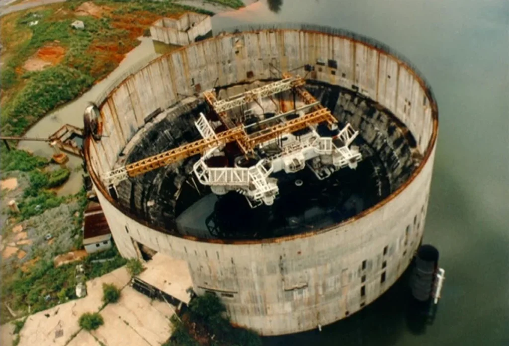 O Segredo do Abismo - Making Of - Uma usina nuclear abandonada virou um estúdio de cinema