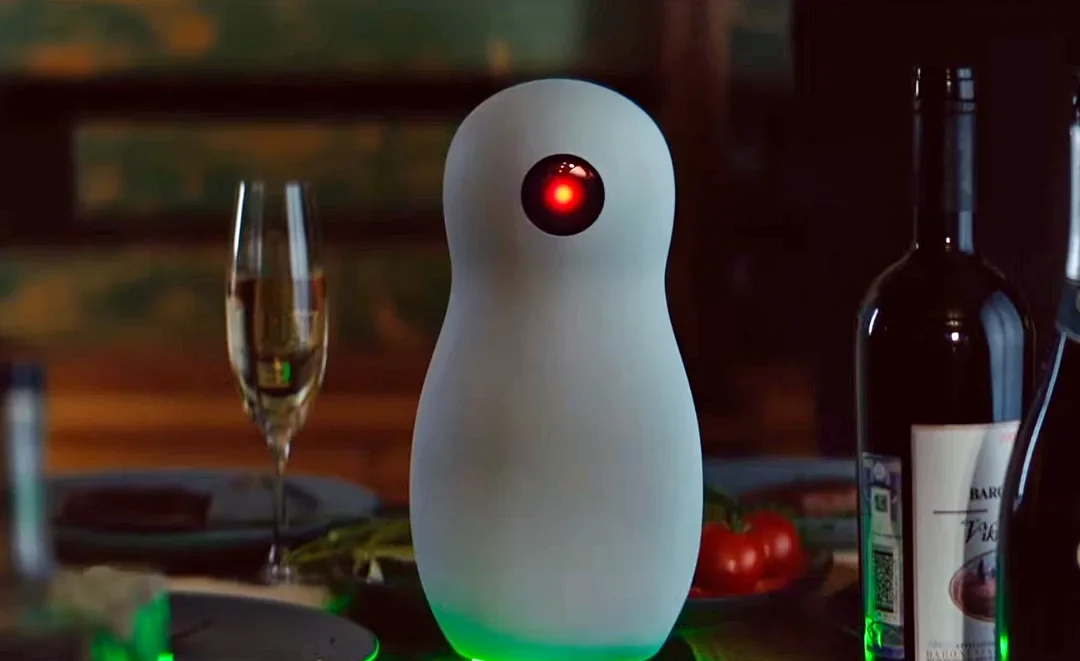Inteligência Hostil (2025): quando a casa sabe demais em ficção científica dirigida por Oleg Vitvitski