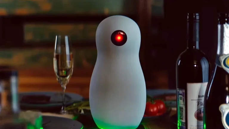 Inteligência Hostil (2025): quando a casa sabe demais em ficção científica dirigida por Oleg Vitvitski