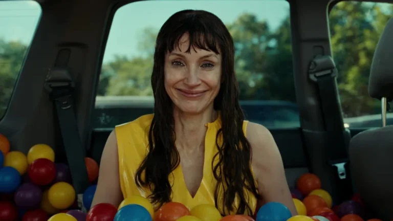 Outra Mamãe: Novo trailer revela a assustadora sósia de Jessica Chastain