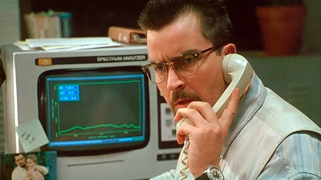 A Invasão (1996): Ficção científica com Charlie Sheen onde os alienígenas já estão na Terra