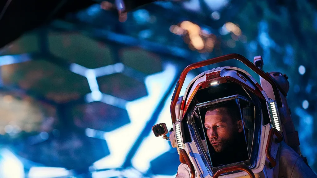 Free Fall: Missão espacial falha em ficção científica dirigida por Oleg Urazaykin e protagonizado por Aleksandr Kuznetsov