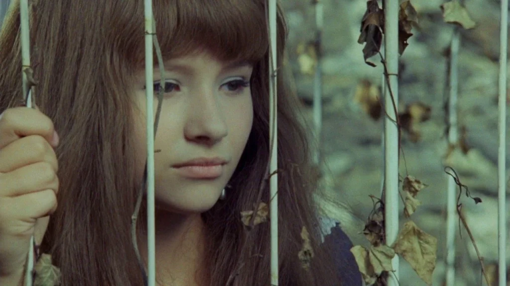 Valerie e a Semana das Maravilhas: análise do filme surrealista de 1970 interpretada por Jaroslava Schallerová