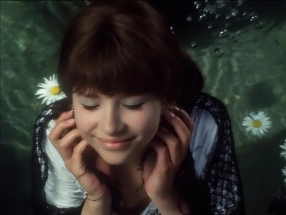 Valerie e a Semana das Maravilhas: análise do filme surrealista de 1970 interpretada por Jaroslava Schallerová