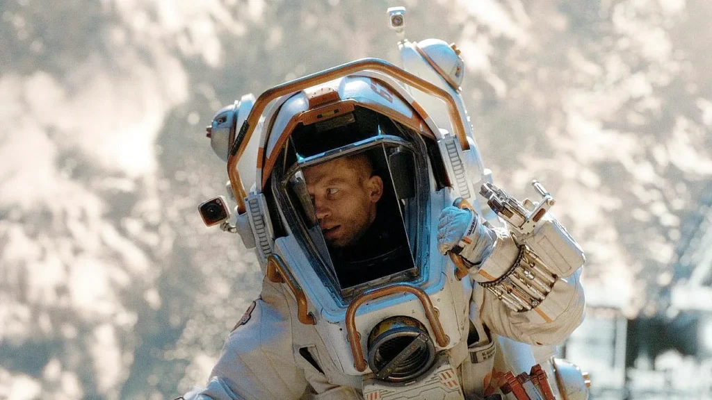 Free Fall: Missão espacial falha em ficção científica dirigida por Oleg Urazaykin e protagonizado por Aleksandr Kuznetsov